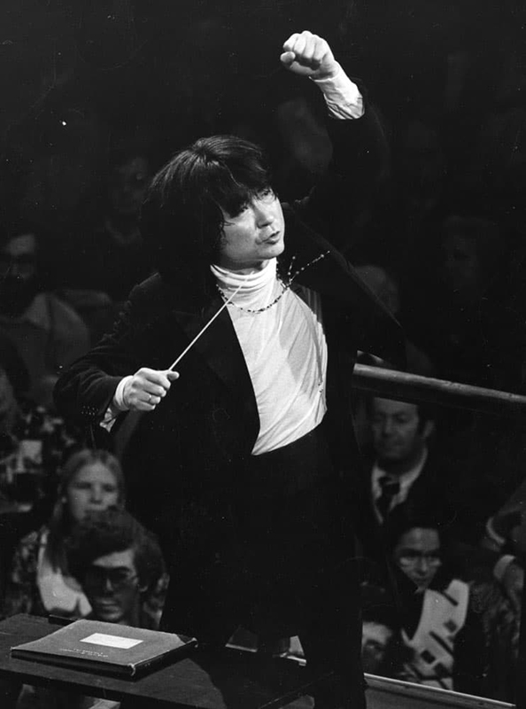Seiji Ozawa 1973 – photo by Milton Feinberg Seiji Ozawa 1973 - photo by Milton Feinberg