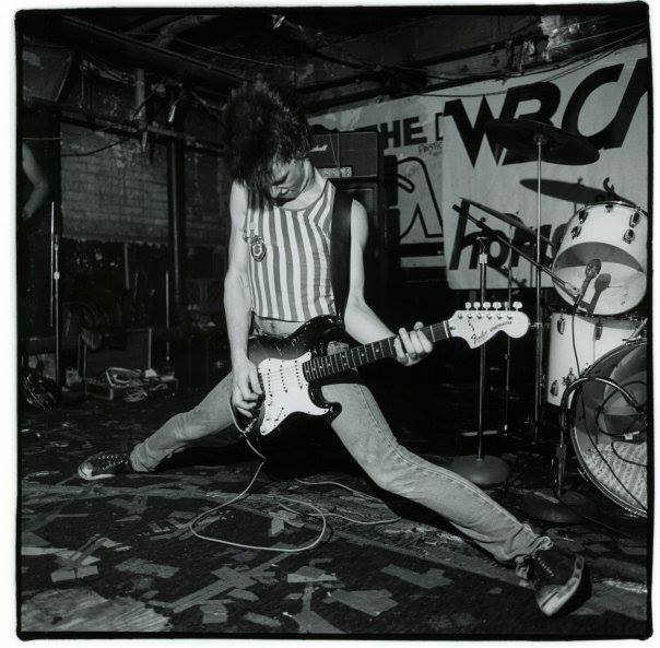 David Minehan of The Neighbordhoods at the WBCN Rock ‘n’ Rumble at The Rat, 1979 – photo by Mike Oliver David Minehan of The Neighbordhoods at the WBCN Rock 'n' Rumble at The Rat, 1979 - photo by Mike Oliver