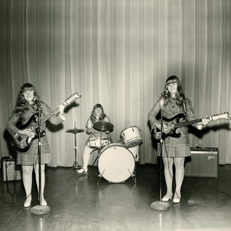 The Shaggs – photo by Geoffrey Weiss 800 The Shaggs