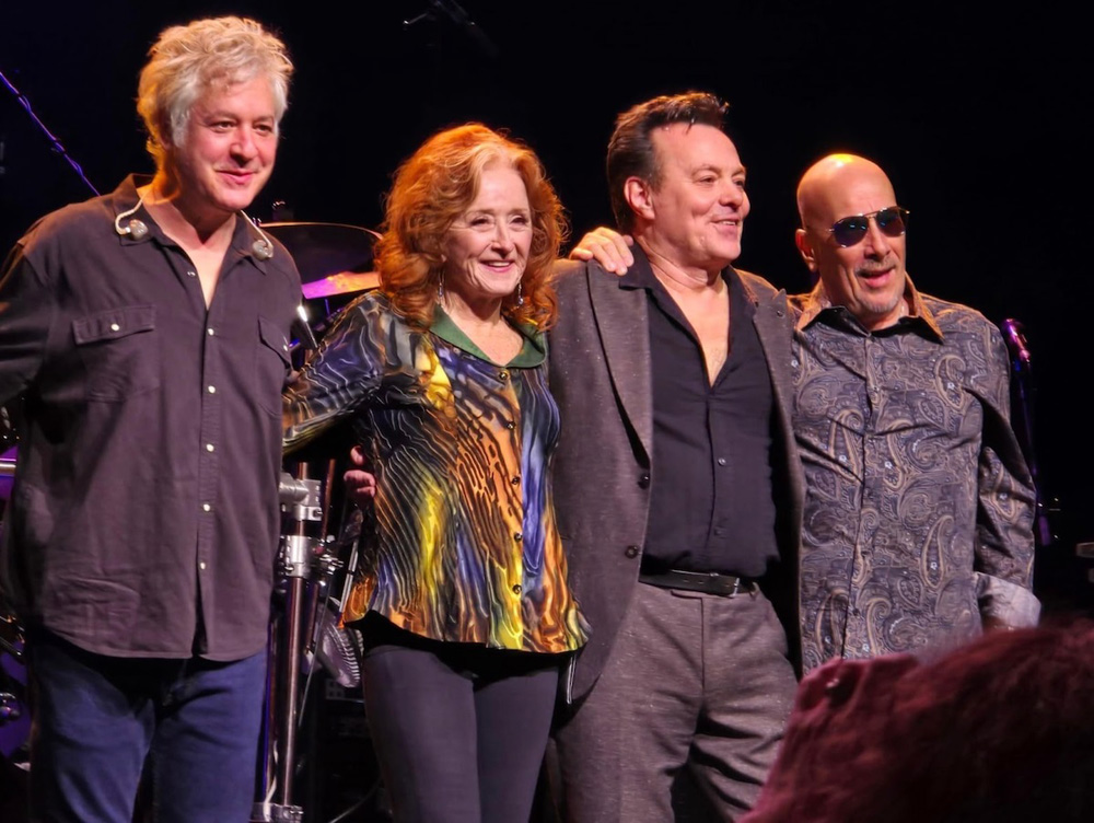 Duke Levine, Bonnie Raitt, James Hunter, and Hutch Hutchinson 11-23-2024 – photo by Sandy Alonso Duke Levine, Bonnie Raitt, James Hunter, and Hutch Hutchinson 11-23-2024 - photo by Sandy Alonso