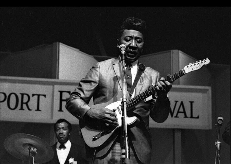 Muddy Waters at Newport Folk Festival 1967 – photo by Peter Simon Muddy Waters at Newport Folk Festival 1967 - photo by Peter Simon
