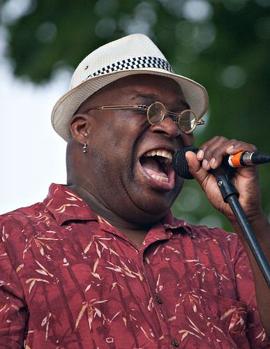 Barrence Whitfield